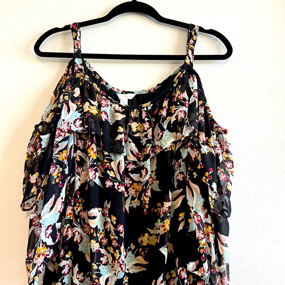 Off shoulder top, comfortable and elegant.